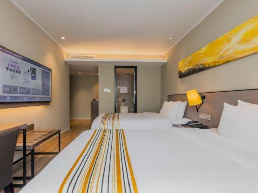 Home Inn Plus Shanghai New International Expo Center Yushan Road Yuanshen Sports Exterior foto