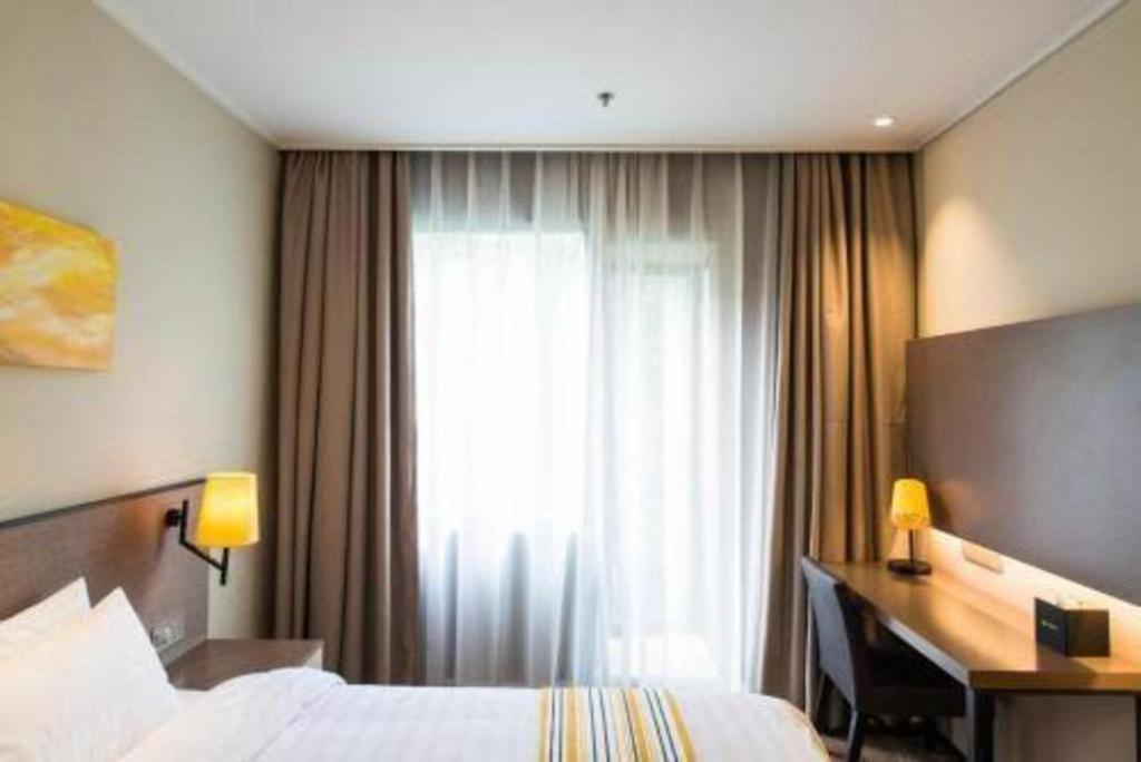 Home Inn Plus Shanghai New International Expo Center Yushan Road Yuanshen Sports Exterior foto