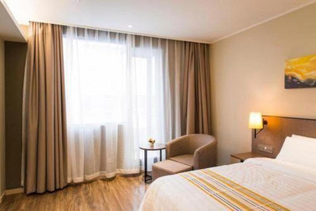 Home Inn Plus Shanghai New International Expo Center Yushan Road Yuanshen Sports Exterior foto