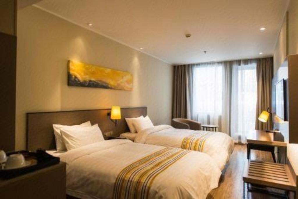 Home Inn Plus Shanghai New International Expo Center Yushan Road Yuanshen Sports Exterior foto