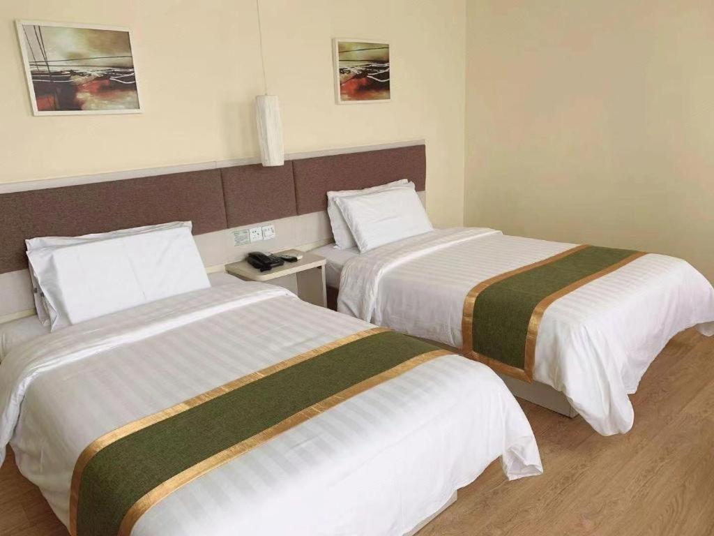 Home Inn Plus Shanghai New International Expo Center Yushan Road Yuanshen Sports Exterior foto