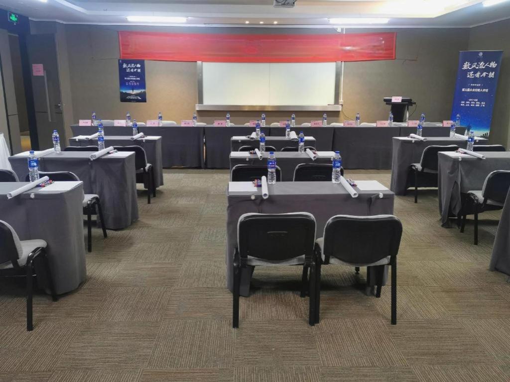 Home Inn Plus Shanghai New International Expo Center Yushan Road Yuanshen Sports Exterior foto