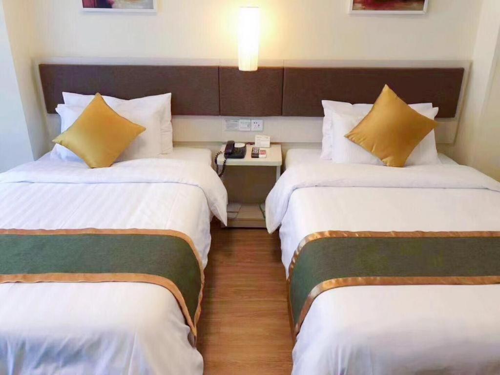 Home Inn Plus Shanghai New International Expo Center Yushan Road Yuanshen Sports Exterior foto