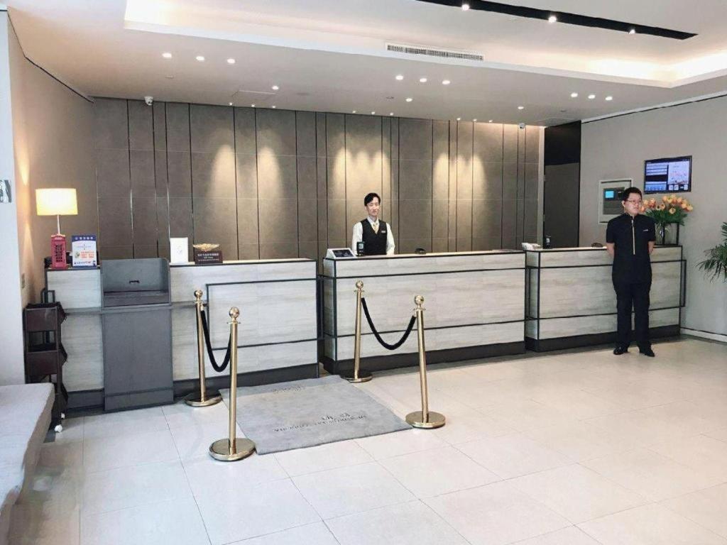 Home Inn Plus Shanghai New International Expo Center Yushan Road Yuanshen Sports Exterior foto