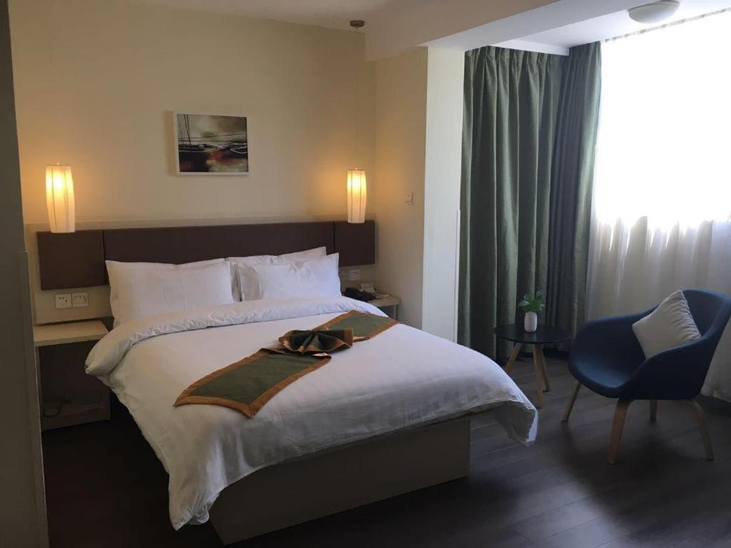 Home Inn Plus Shanghai New International Expo Center Yushan Road Yuanshen Sports Exterior foto