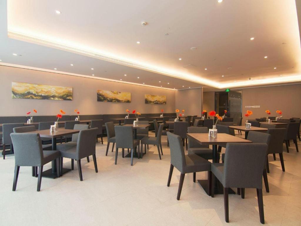Home Inn Plus Shanghai New International Expo Center Yushan Road Yuanshen Sports Exterior foto