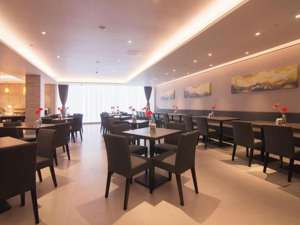 Home Inn Plus Shanghai New International Expo Center Yushan Road Yuanshen Sports Exterior foto