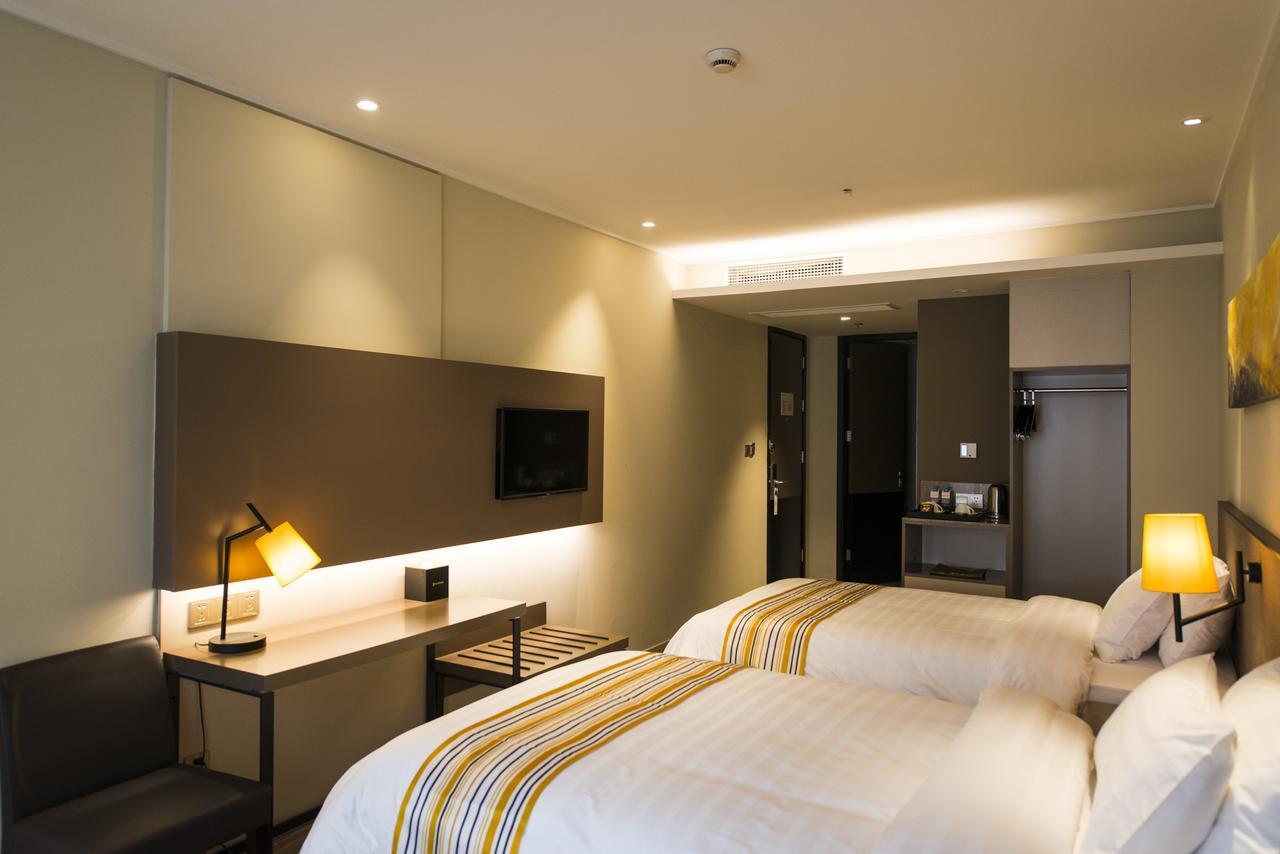 Home Inn Plus Shanghai New International Expo Center Yushan Road Yuanshen Sports Exterior foto